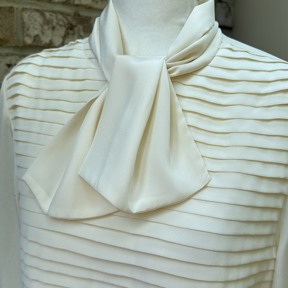 Vintage Soft Ivory Cream Tie Front Blouse - 8 Petite - Picture 6 of 14